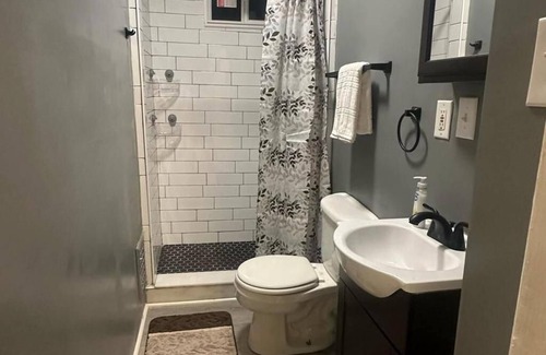 Utica Apartment | 1 Soothing 3-bedroom apartment with AC in Utica