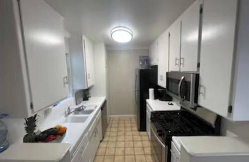 Pico Apartment | 1 spacious Cozy Room right by the Santa Monica Pier.