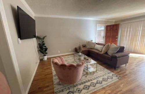 Pico Apartment | 1 spacious Cozy Room right by the Santa Monica Pier.