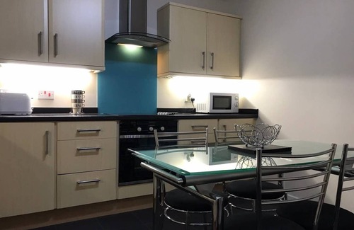 Perth Apartment | 1 St Catherine’s City Cottage. Free Parking & WiFi