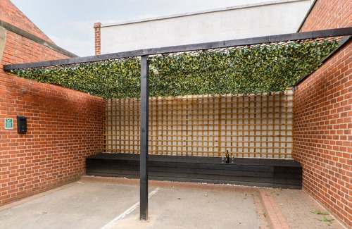 Wakefield Apartment | 1 ST. JOHNS NORTH APARTMENTS, romantic, with a garden in Wakefield