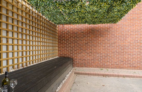 Wakefield Apartment | 1 ST. JOHNS NORTH APARTMENTS, romantic, with a garden in Wakefield