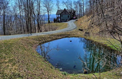 Lansing Cabin | 1 Starry Night-5 BR, 4BA with Stunning Views, Hot Tub, WIFI, AC, Fire Pit