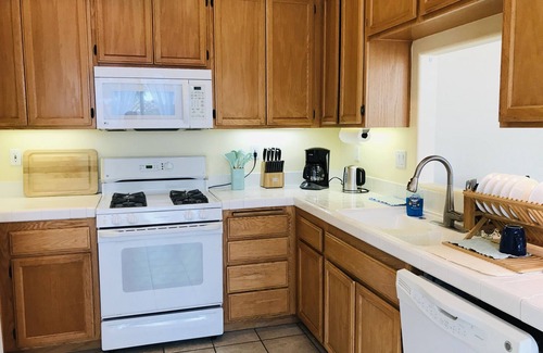 Ventura House | 1-Story Cottage 6-min to Beach & Old Town Ventura