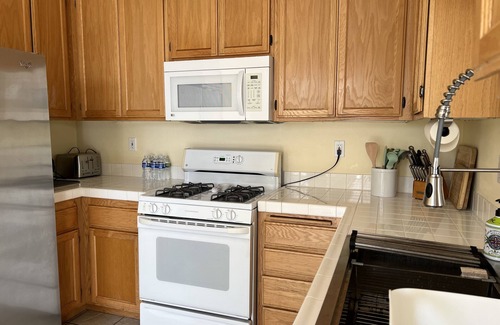 Ventura House | 1-Story Cottage 6-min to Beach & Old Town Ventura
