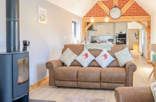 Hainford Cottage | 1 STUD COTTAGE, with open fire in Buxton, Norfolk