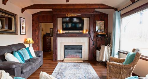 Helmsburg House | 1 Sweet Retreat