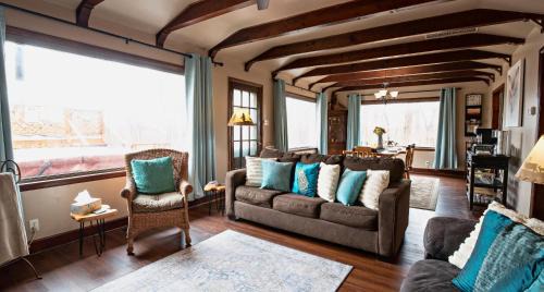 Helmsburg House | 1 Sweet Retreat