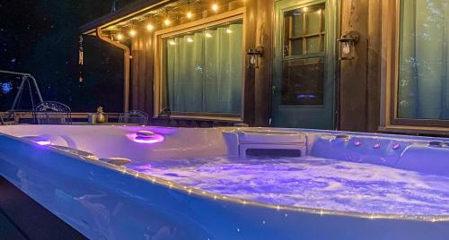 Helmsburg House | 1 Sweet Retreat