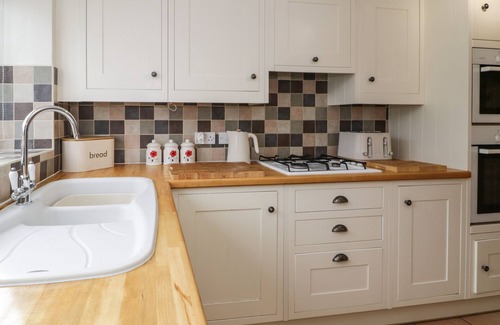 Llanbedr-y-cennin Cottage | 1 TAN YR YWEN, pet friendly, character holiday cottage in Tal-Y-Bont
