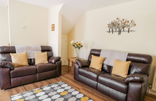 Hunton Cottage | 1 THE MEETING HALL, pet friendly, character holiday cottage in Hunton