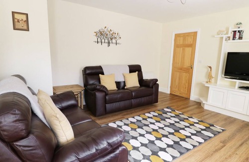 Hunton Cottage | 1 THE MEETING HALL, pet friendly, character holiday cottage in Hunton