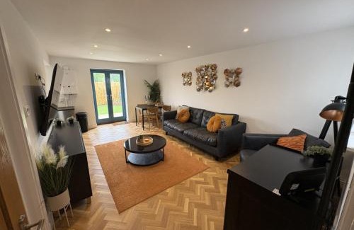 Frampton Cotterell Apartment | 1 The orchard - Beautiful Ground floor garden flat