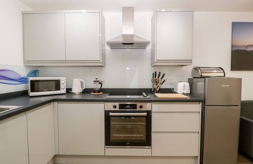 Glastonbury Cottage | 1 THE VAULTS, romantic in Glastonbury