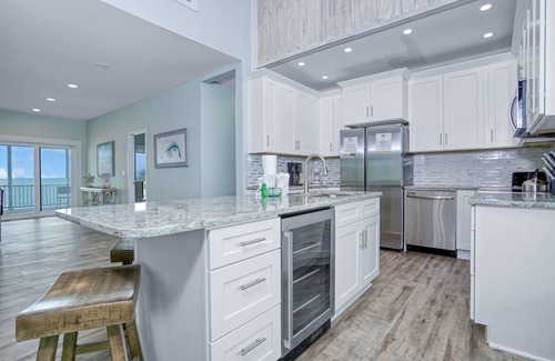 Inlet Harbour House | 1 to Sea 7 Bedrooms Oceanfront