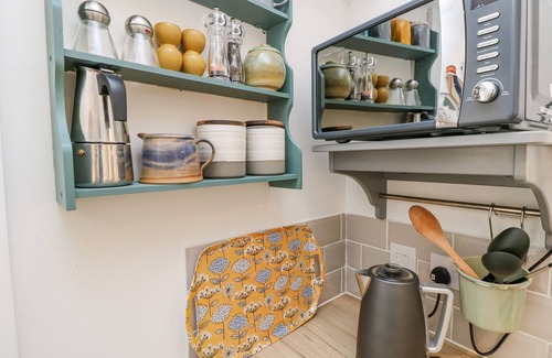 Ventnor Cottage | 1 TULSE HILL COTTAGES, pet friendly, with a garden in Ventnor