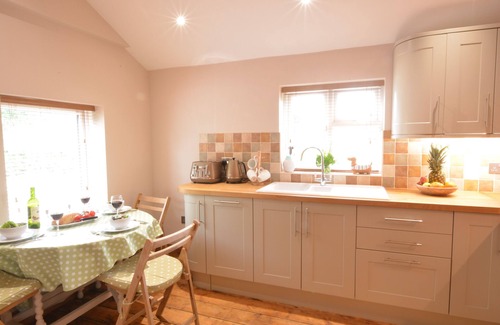 Lowestoft Cottage | 1 TUNNS COTTAGES, RUSHMERE, NR BECCLES, pet friendly in Beccles