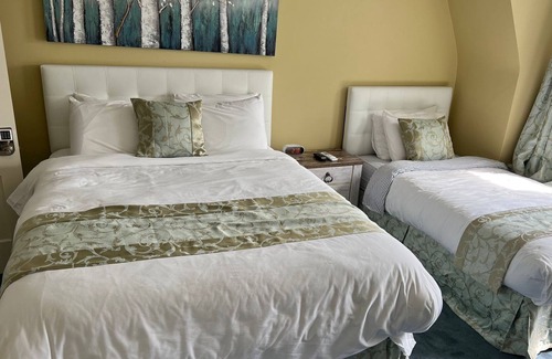 Queens Square Bed & Breakfast | 1 West Inn Waterfront
