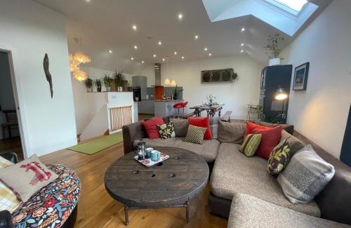 Llangeler House | 1 Woodlands