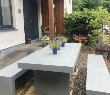 Llangeler House | 1 Woodlands