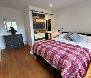 Llangeler House | 1 Woodlands
