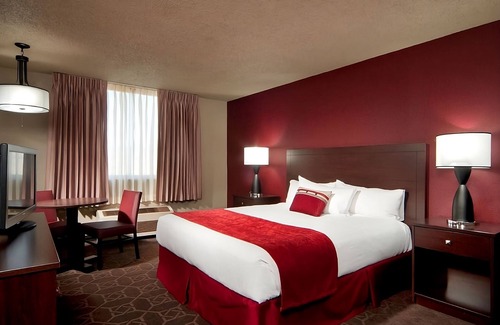 Laughlin Hotel | 1 x Santa Fe King Non Smoking at Edgewater Casino Resort