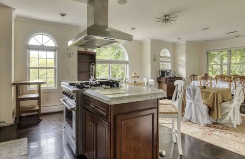 Marlborough House | 10,500 SF Luxury Estate 10 BR +11 Bath, Pool, Hot Tub