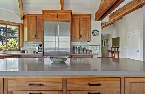 Freestone House | 10 Acre Estate w/Views | Teahouse | Pickleball