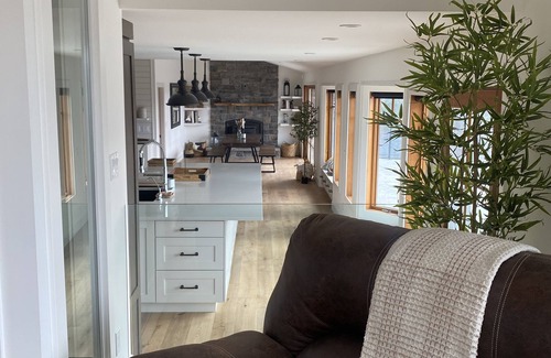 Central Okanagan House | 10 Acre estate with 40 mile views of Kelowna and Lake Country