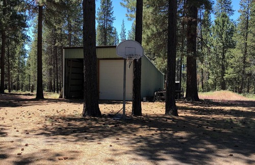 Sunriver Cabin | 10 Acres of privacy near Sunriver