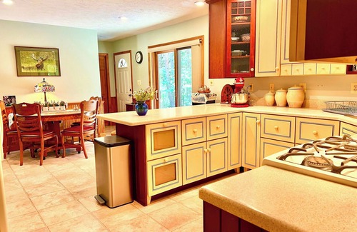 Manistee House | 10 acres of woodland PRIVACY: charming 3-bedroom home by Manistee w/WiFi, AC