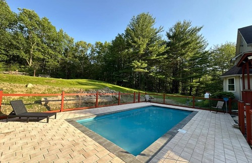 Brodheadsville House | 10 Acres Secluded Property, Hot Tub , Pool, Sauna, WiFi, Pond, Central AC