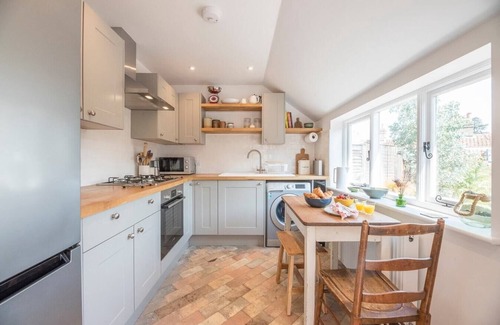 Martlesham Heath Apartment | 10 Angel Lane - a stylish cottage in Woodbridge