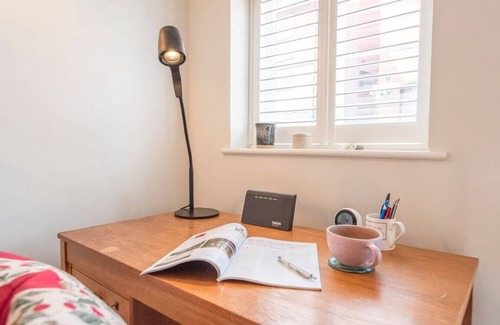 Martlesham Heath Apartment | 10 Angel Lane - a stylish cottage in Woodbridge
