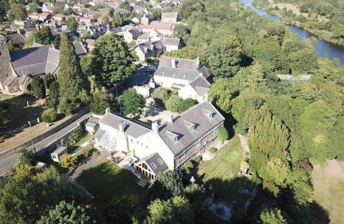 Ovingham House | 10 Bed Stunning House in village, with Hot Tub