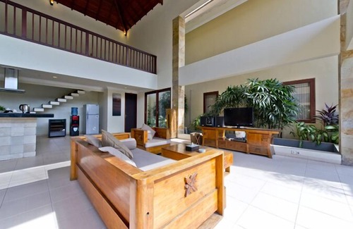 Dewi Sri Villa | 10 Bedooms Villa,10 minutes to the beach