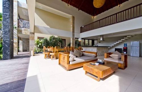 Dewi Sri Villa | 10 Bedooms Villa,10 minutes to the beach