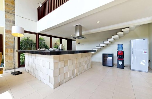 Dewi Sri Villa | 10 Bedooms Villa,10 minutes to the beach