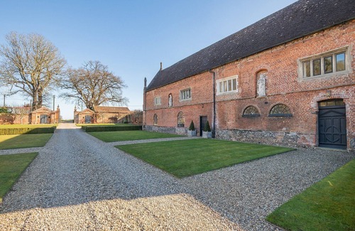 Brampton Cottage | 10 bedroom accommodation in Oxnead, near Brampton