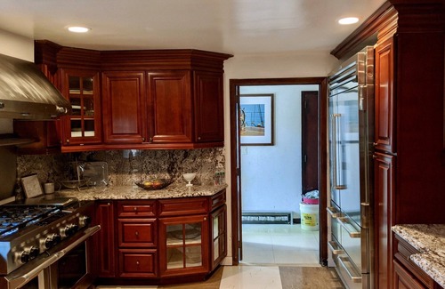 Hampton Bays House | 10 Bedroom Hampton House with a regulation size Pickleball court