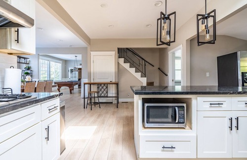 Tukwila House | 10-Bedroom Retreat Near Seattle