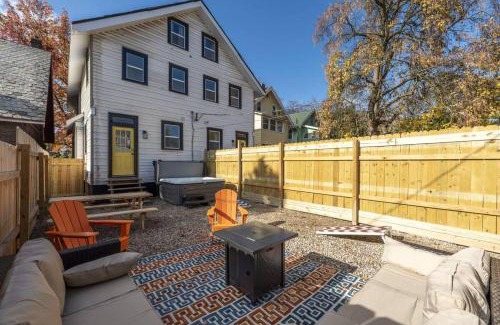 Glen Echo House | 10 Bedrooms Sleeps 28 2 Hot Tubs 1 Min To Fairgrounds