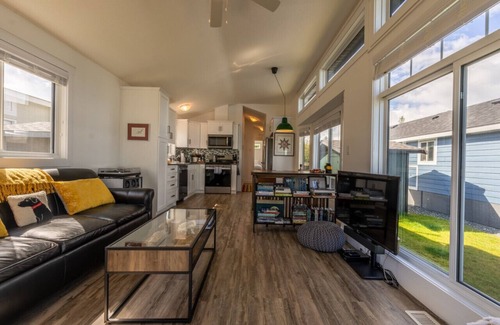 Regional District of Mount Waddington Cottage | 10 - Blackfish Cottage By The Sea at Alder Bay