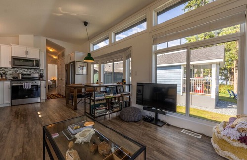Regional District of Mount Waddington Cottage | 10 - Blackfish Cottage By The Sea at Alder Bay