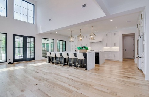 Appling House | 10 BR Executive Masters Retreat on Private, Secluded Lot. Tons of Amenities!