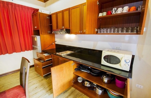 Jomtien House | 10 BR Pratamnak villa with pool
