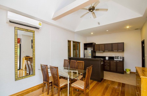 Jomtien House | 10 BR Pratamnak villa with pool