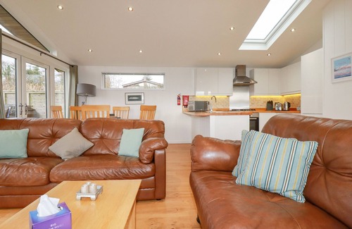 Dobwalls Cottage | 10 FARAWAY FIELDS, luxury holiday cottage, with hot tub in Dobwalls