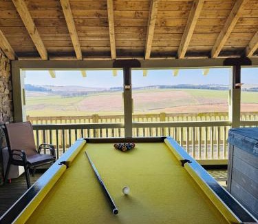 Heriot House | 10 Guests - 5 Bedrooms - Deck - Hot Tub