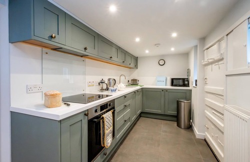 Aldeburgh Cottage | 10 Hertford Place - sleeps 5 guests in 3 bedrooms